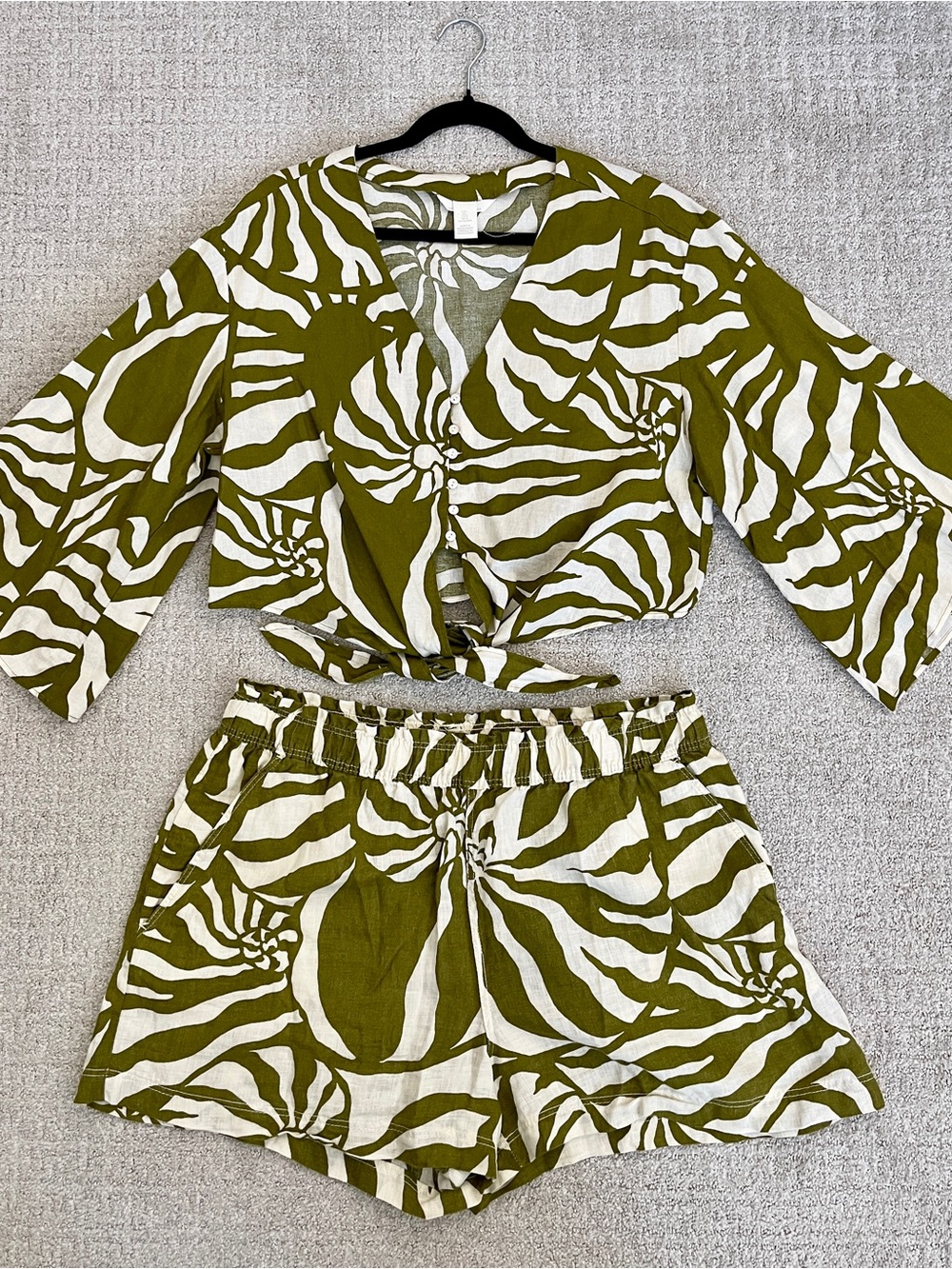 H&M Women’s Olive Green Linen Tropical Print Short Set